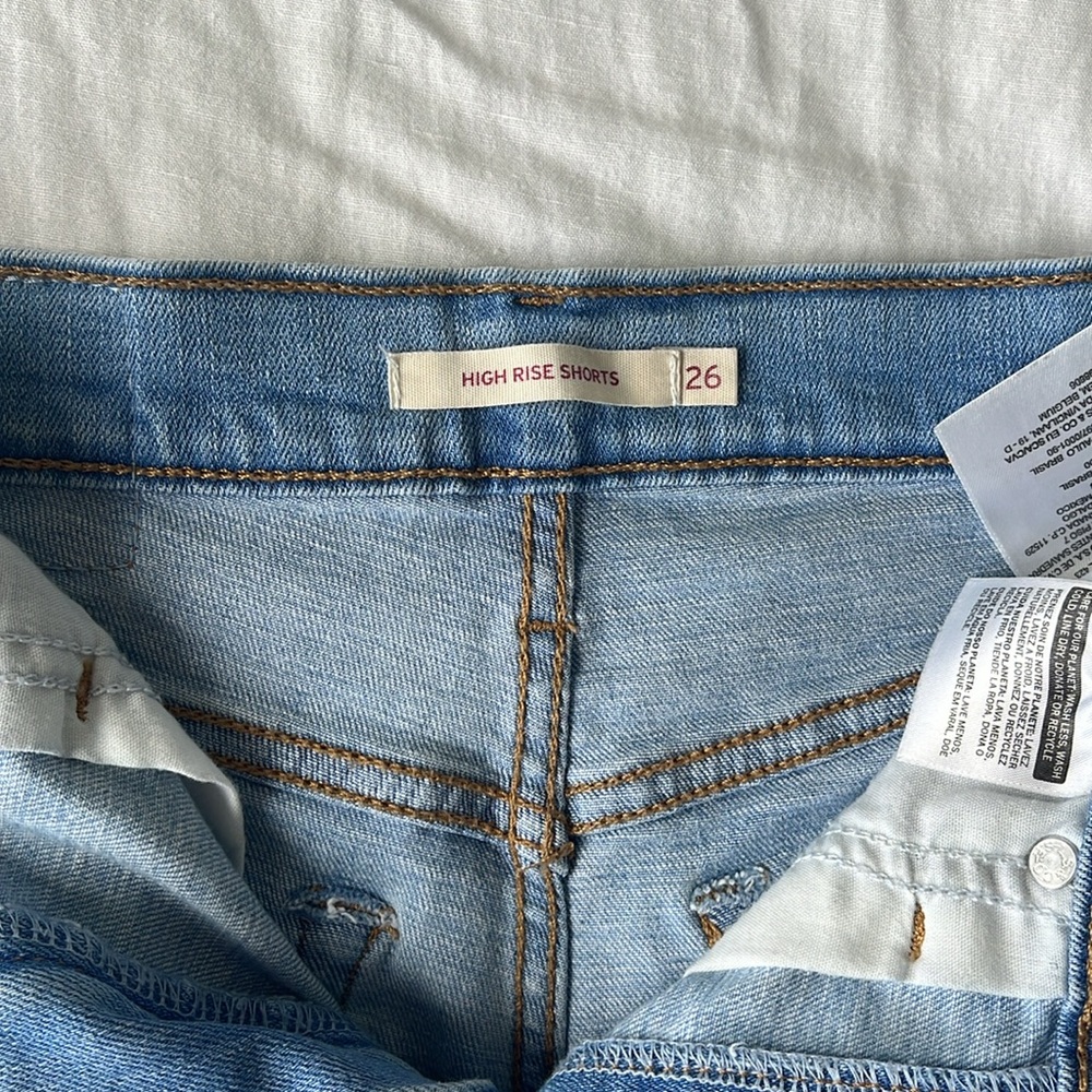 High rise denim Levi shorts - Picture 3 of 3